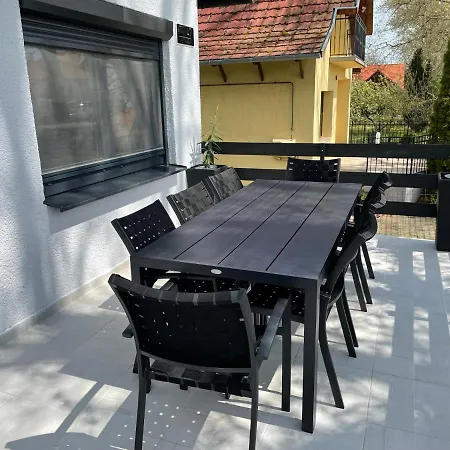 Feriehus Laboum Balatonszárszó